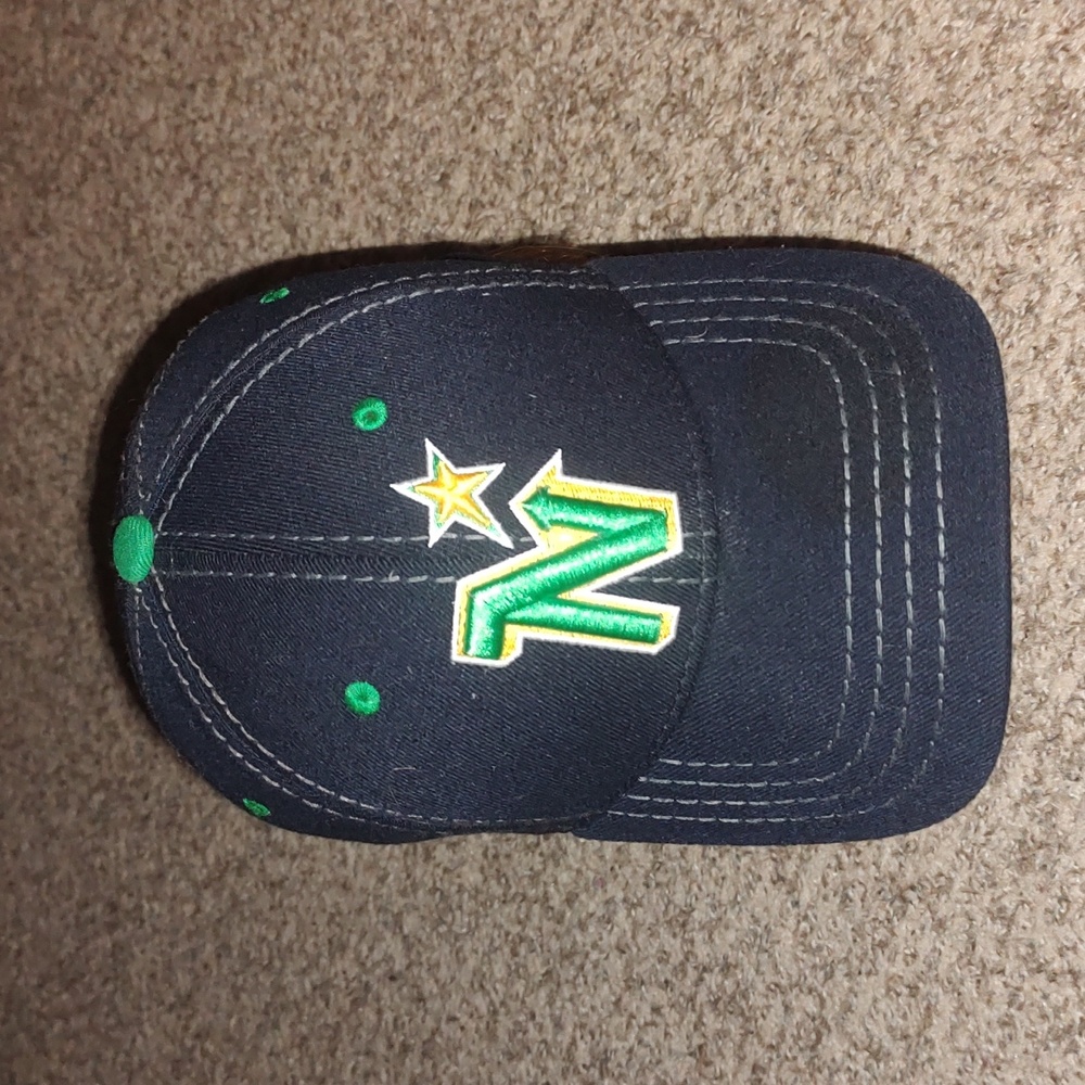 Zephyr NHL Minnesota North Stars Embroidered Fitted Blk Green Hat Cap Small